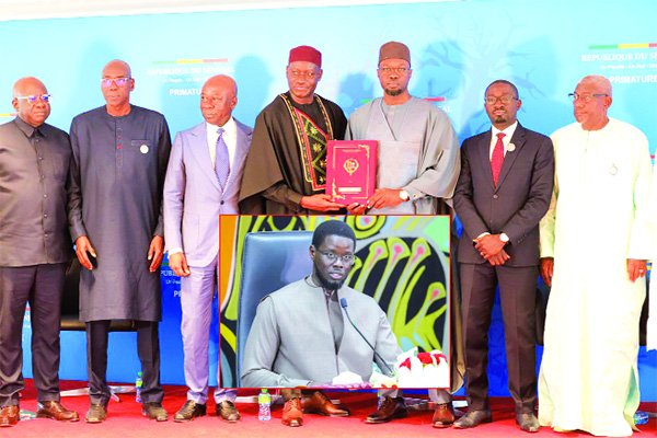 Stabilité sociale : le gouvernement valide ses engagements un an après le Pacte du 1er mai Pacte du 1er mai