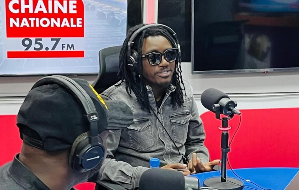 Interrogé par Le Soleil, Wally Seck dévoile ses nouvelles sources d'inspiration, notamment du côté de la scène nigériane avec des artistes comme Simi ou Chidinma. Sous l'influence de son compositeur Akatché, il semble s'éloigner progressivement des sentiers battus du mbalax traditionnel. « Le style afrobeat me parle énormément. Il m'arrive parfois d'être vraiment en roue libre avec ce style », s'amuse l'artiste. Il va même plus loin en relayant l'avis de son collaborateur technique : « Il trouve que j'ai beaucoup plus de potentiels avec le style afrobeat, afro-pop qu'avec le mbalax traditionnel. » Toujours ouvert à l'expérimentation, il glisse dans un sourire : « Je m'essaie parfois au rap, mais c'est un autre sujet. »