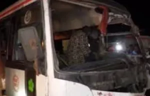 Match de play-offs National 2 : le véhicule transportant les joueurs heurte violemment un camion