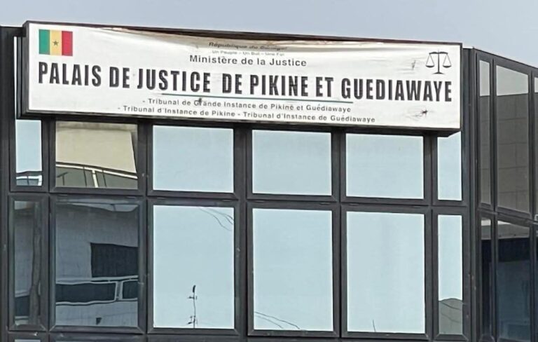 Guédiawaye : la mère soulève les draps et tombe sur l'amant de sa fille de 17 ans, à l'heure du kheud