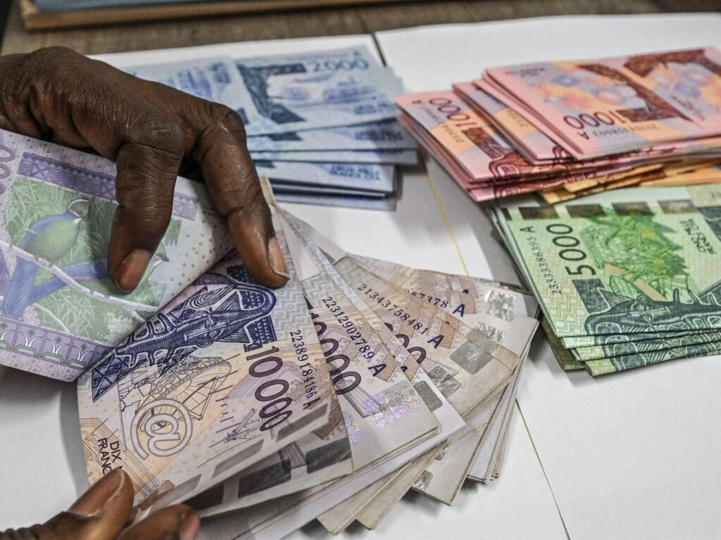 des faux billets de banque d’une contre-valeur de 6 milliards 24 millions de franc