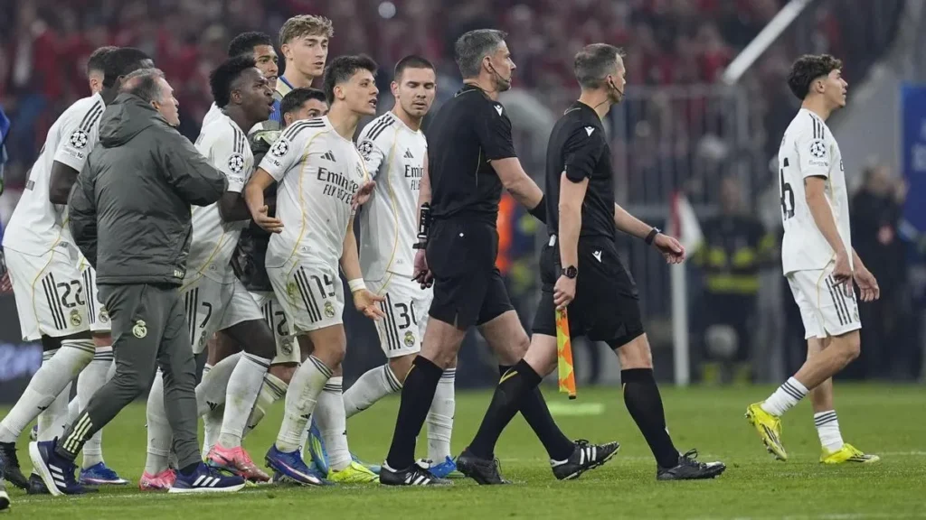 Défaite du Real Madrid contre le Bayern (3-4), la minute du carton rouge de Camavinga Défaite du Real Madrid contre le Bayern