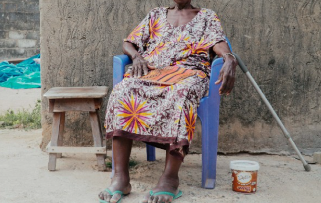 grand-mère, l’iPhone et les deux agresseurs