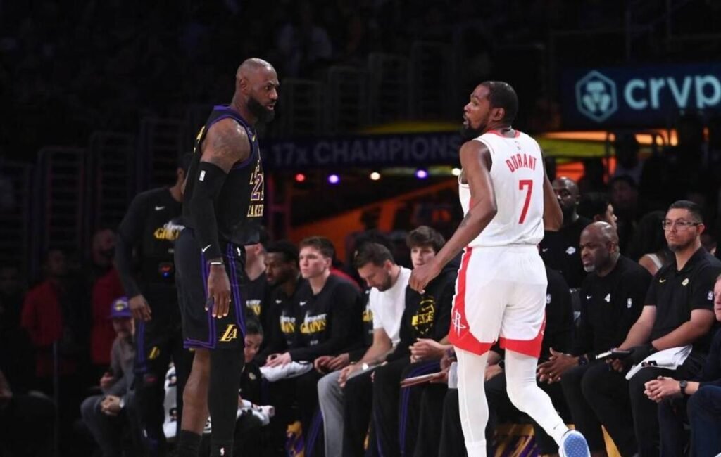Play-offs NBA: LeBron James débute fort son duel de légendes avec Kevin Durant