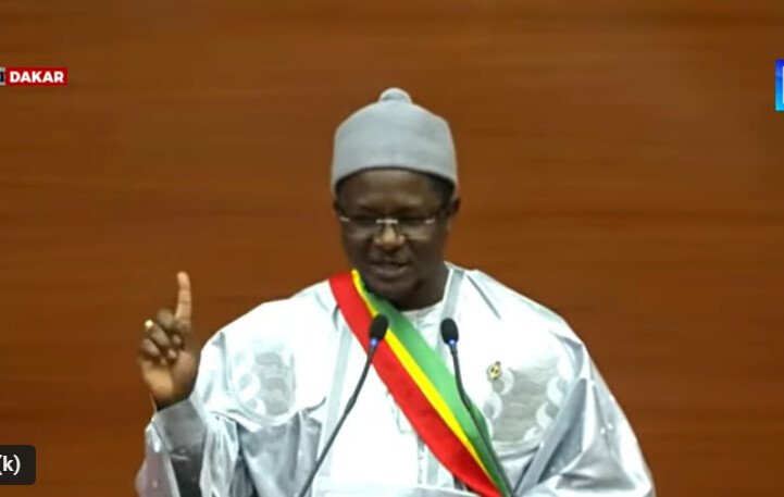 Tension à l’Assemblée : Cheikh Bara Ndiaye regagne son domicile et fait face à une convocation judiciaire Tension à l'Assemblée : Cheikh Bara Ndiaye regagne son domicile et fait face à une convocation judiciaire