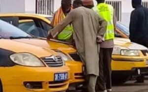 Thies : un chauffeur de taxi disparaît avec une tontine de 17 millions FCFA