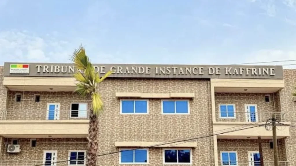 Kaffrine : il frappe sa femme à la veille du baptême de leur bébé et écope… Kaffrine : il frappe sa femme à la veille du baptême de leur bébé et écope…