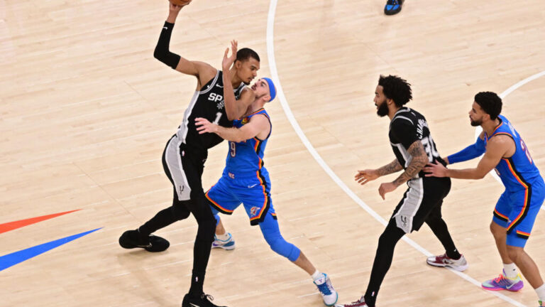 Play-offs NBA: Wembanyama monumental et vainqueur face au Thunder lors d'un premier match de titans