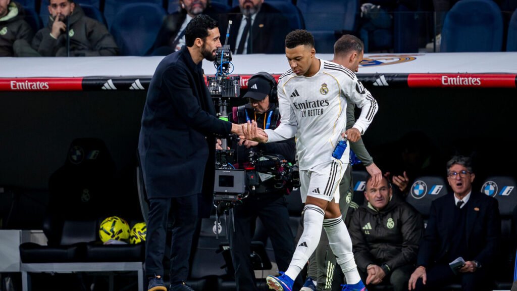 Real Madrid : Arbeloa défend Mbappé, "qui avait tout" à Paris