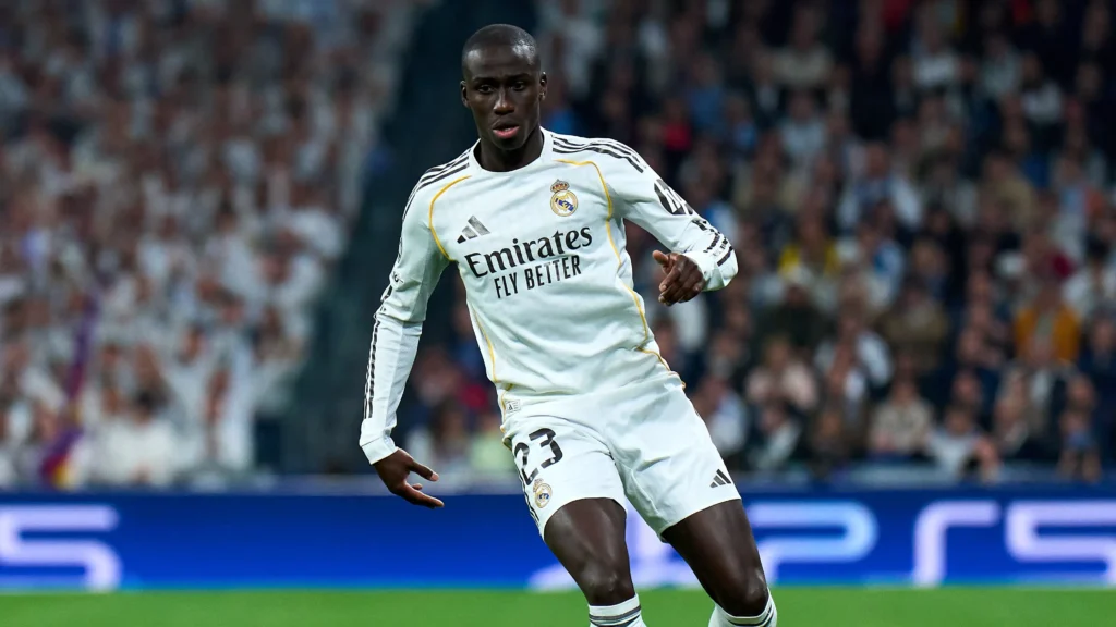Real Madrid : Ferland Mendy pourrait être éloigné des terrains pendant un an