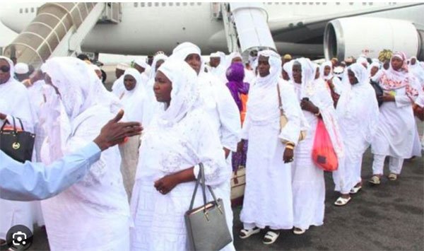 Hadj 2026 : Le premier vol retour d’Air Sénégal a atterri à l’AIBD avec 417 pèlerins Le retour des pèlerins sénégalais de la Mecque a officiellement débuté. Le premier vol retour officiel, opéré par la compagnie nationale Air