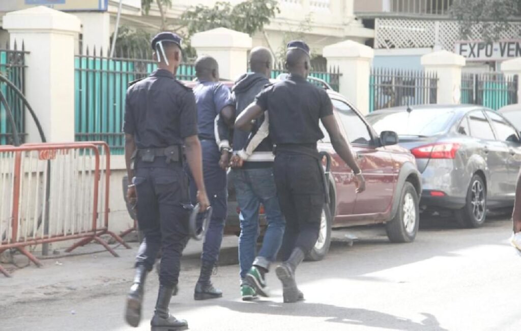 Keur Massar : 13 maisons cambriolées, 25 millions de FCFA emportés - le réseau de « Tapha Hanne » démantelé